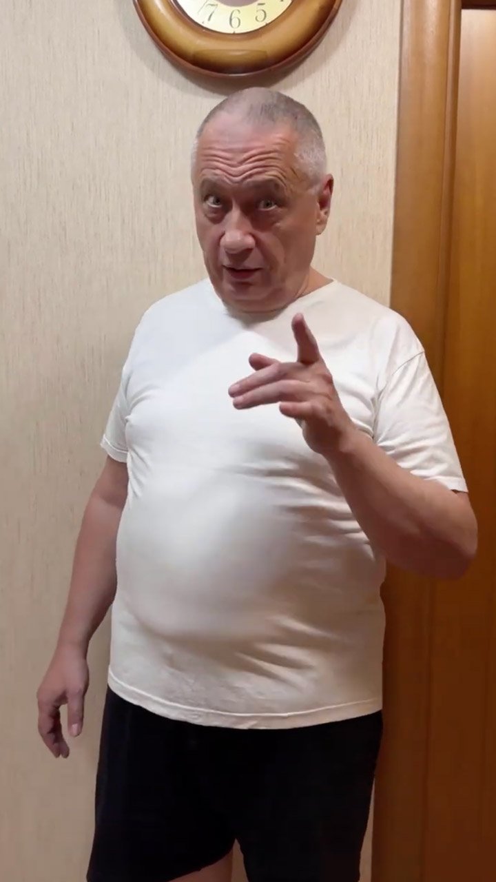 Pavel Alimov speaking and gesturing in the Week 1 video.